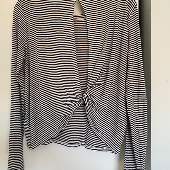 Forever 21 long sleeved top - Picture 2 of 2